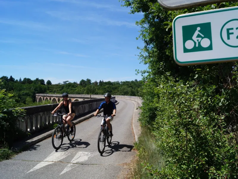 Passage à vélo sur la viaduc de Chessieux