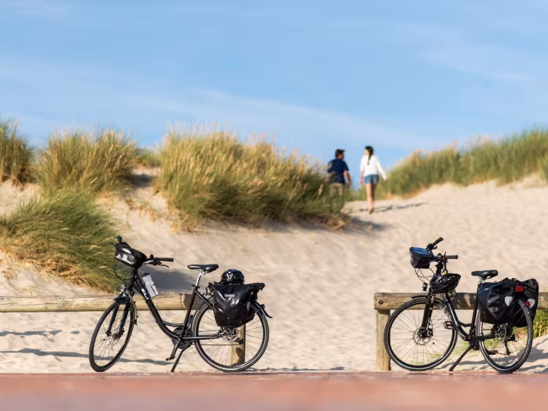 Vélos sur la plage à Bray-Dunes