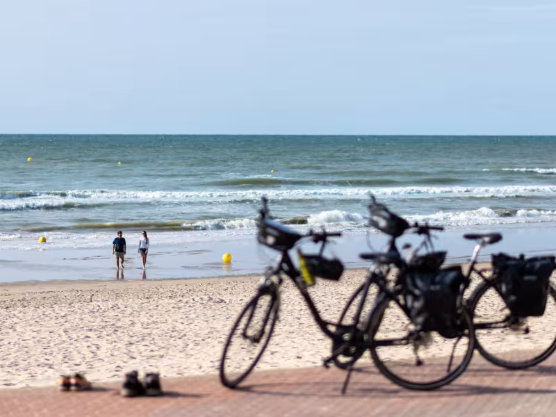 Piste cyclable au pied des plages à Bray-Dunes