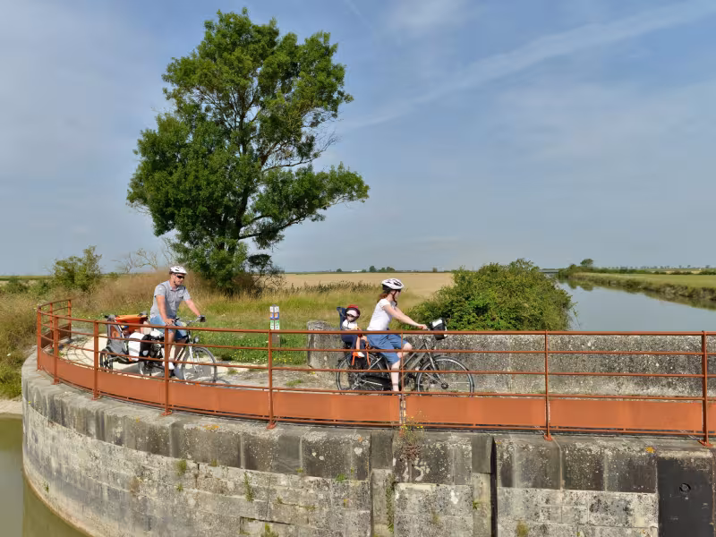 Canal de Marans à vélo