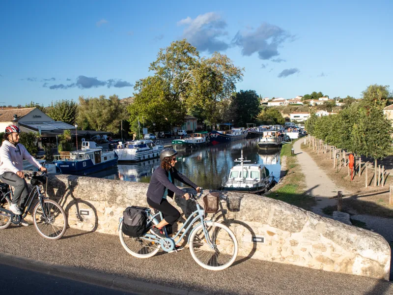 Vue sur le Canal du Midi à vélo - Capestang