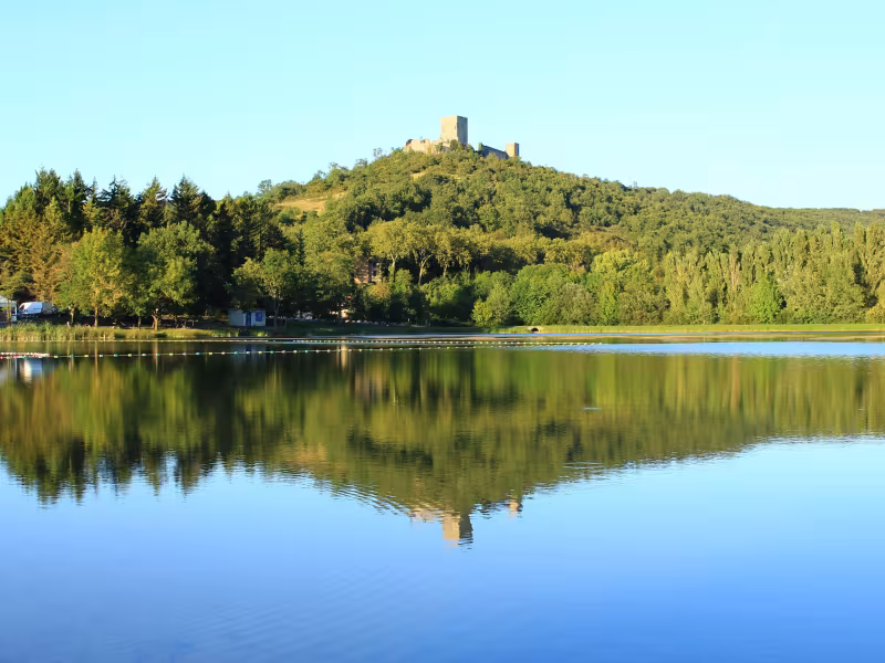 Château et lac de Puivert