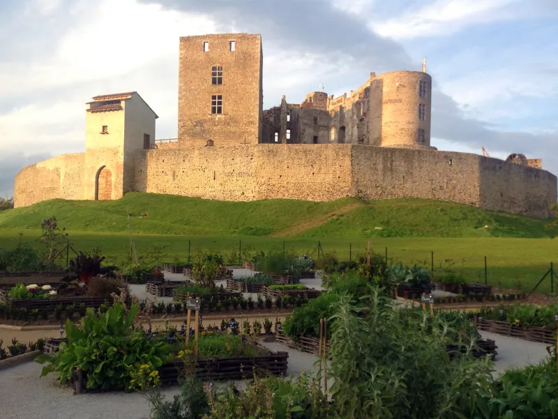 Le château de Montrond-les-Bains