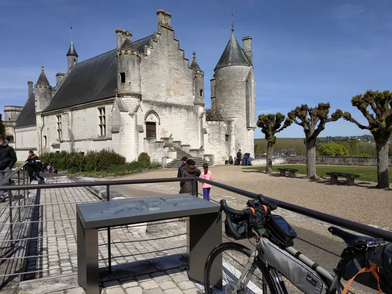 Cité Royale de Loches sur l'Indre à vélo