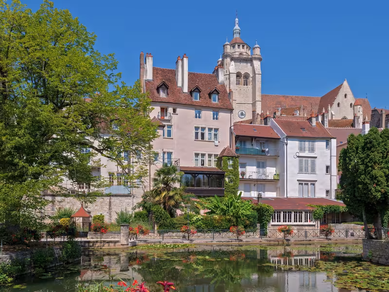 Collégiale et port fluvial de Dole