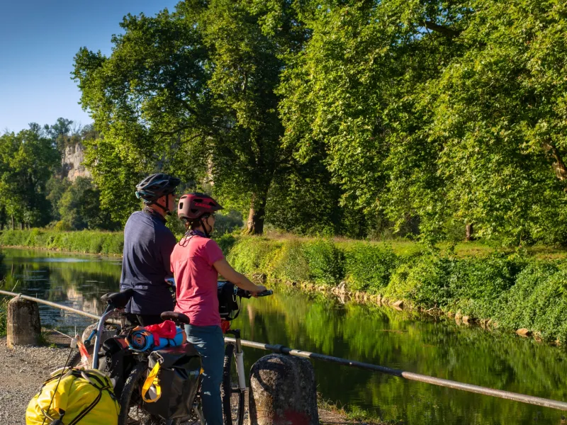 Cyclistes chargés sur l'EuroVelo 6