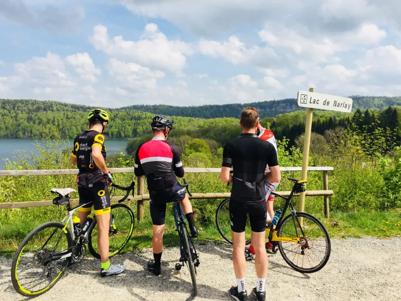 Cyclistes au lac de Narlay