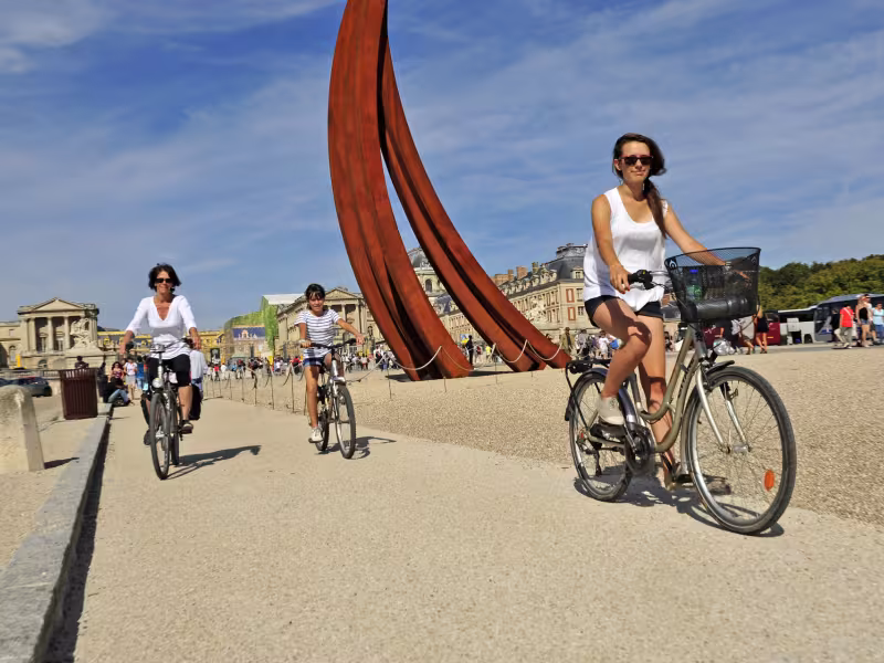 Cyclistes à Versailles - Véloscénie