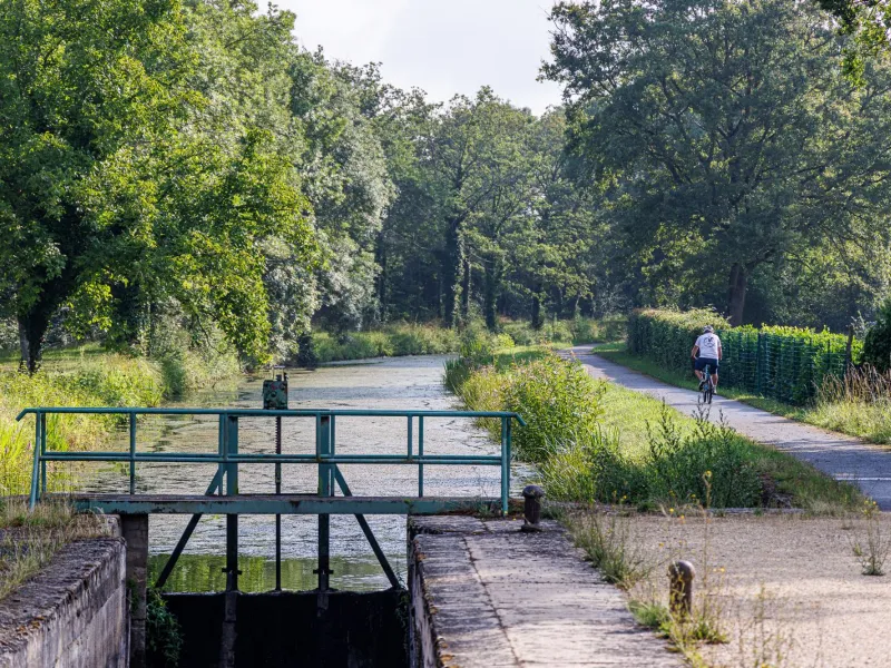 Ecluse sur le canal de Berry