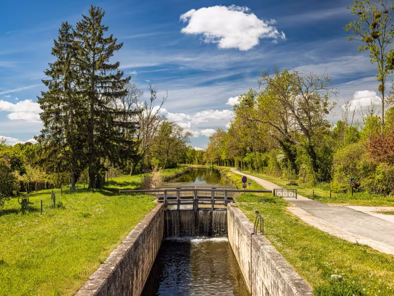 Ecluse sur le canal d'Orléans