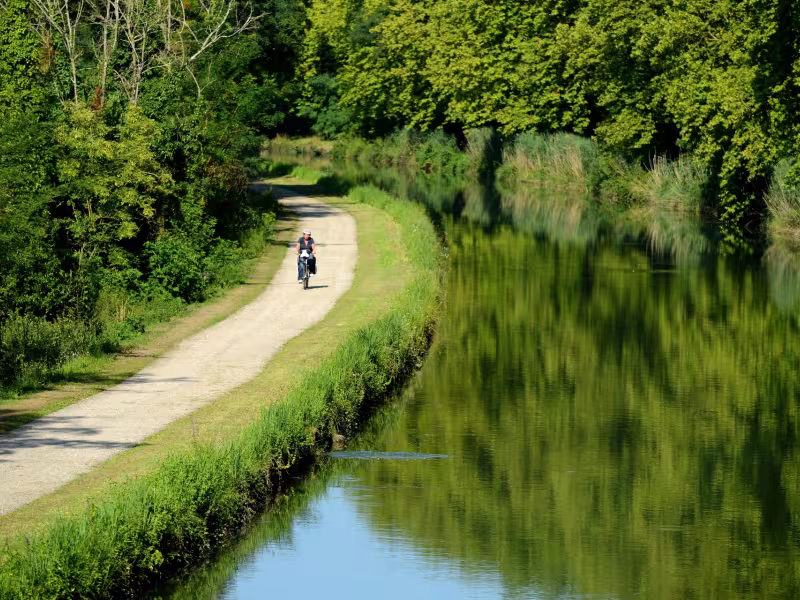 Sur le canal de Garonne à vélo vers Fontet