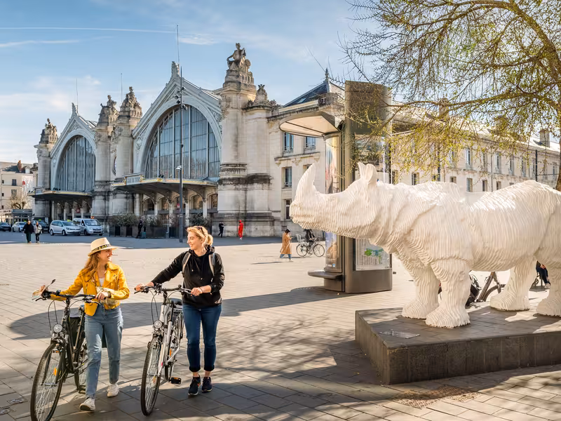 Vélos devant la gare de Tours