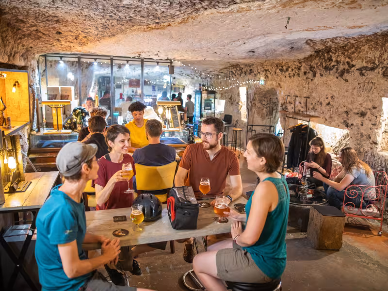 Pause à la grotte à bière à La Roche-Guyon