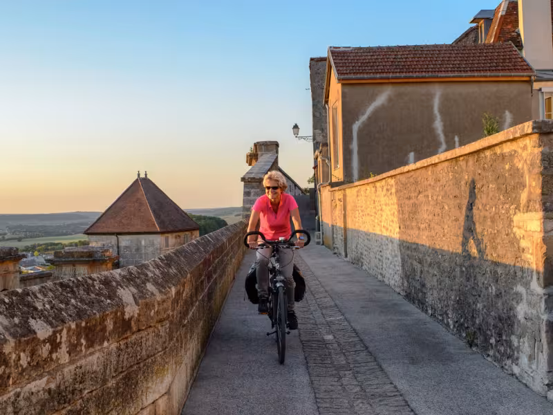 Remparts de Langres - La Meuse à vélo