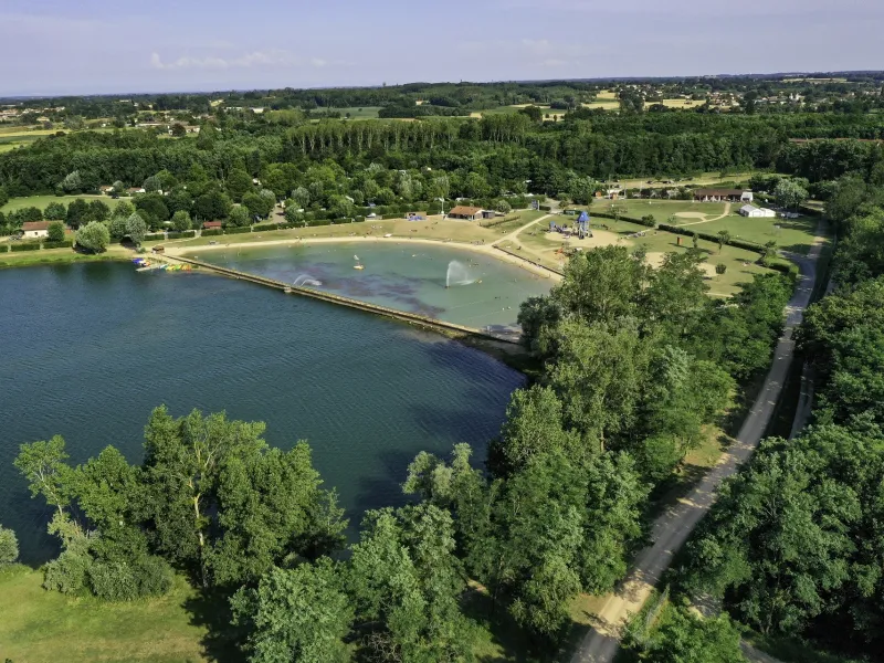 La Voie Bleue et la base de loisir de Cormoranche-sur-Saône