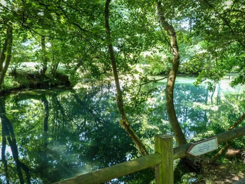 Les eaux bleues de Tavers