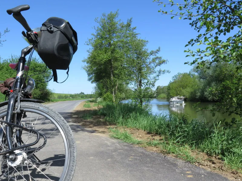 La Meuse à vélo à Noyer Pont-Maugis - Voie verte Trans-Ardennes