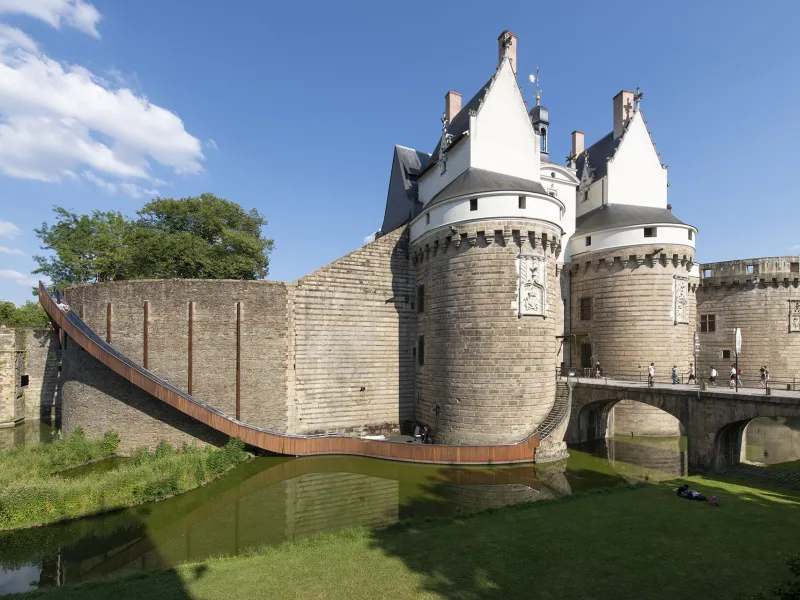 Le château des ducs de Bretagne en paysage glissé