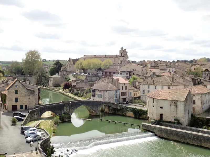 Vue plongeante sur la Baïse à Nérac