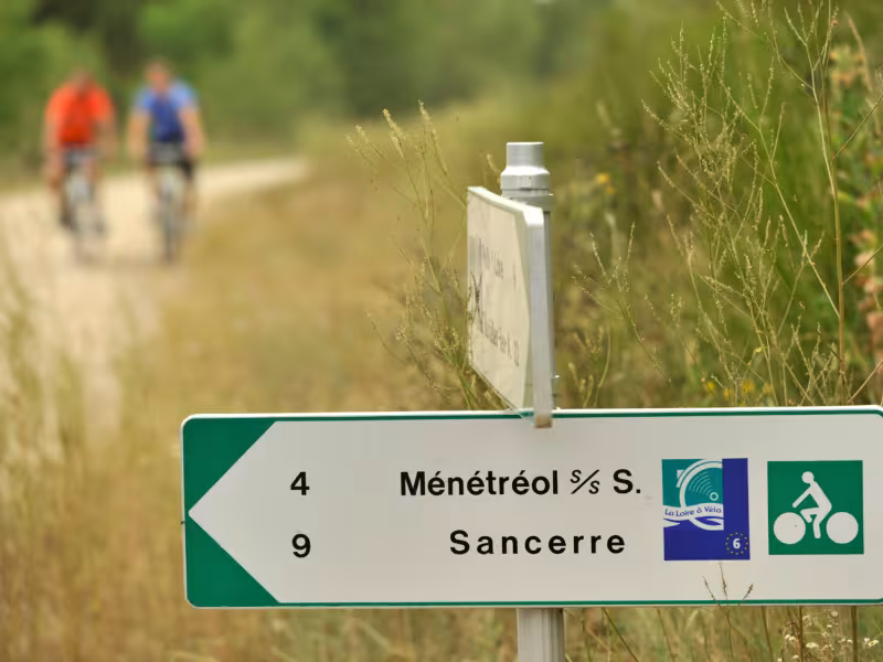 Panneau de signalisation vers Sancerre - La Loire à vélo