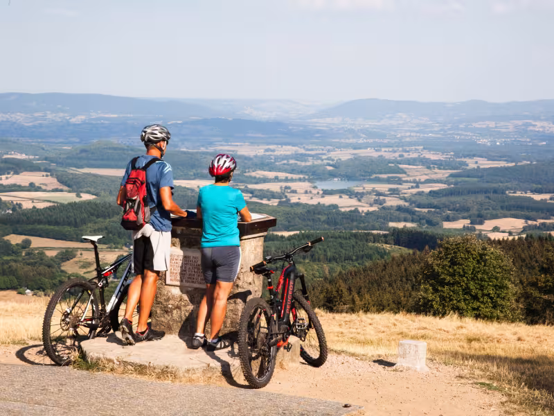 VTT au sommet du mont Beuvray