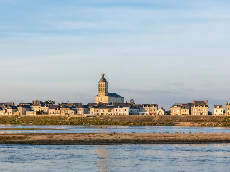 Panorama sur Saint-Mathurin et son église sur la rive gauche