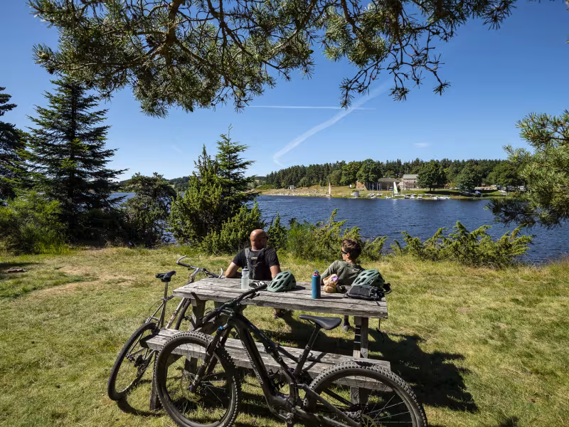 Pause pique-nique au Lac de Devesset