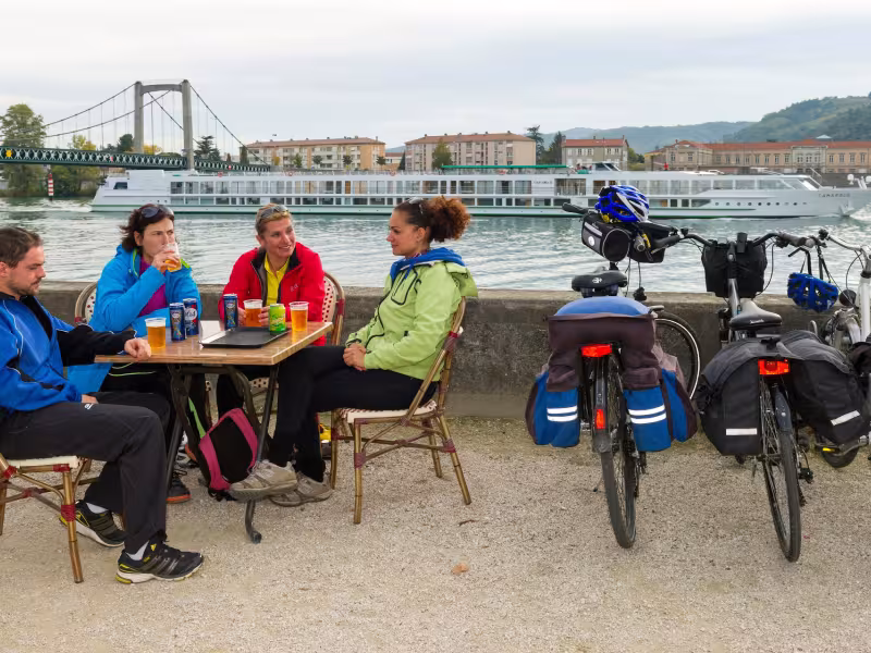 Pause café sur la ViaRhôna à Tain l'Hermitage