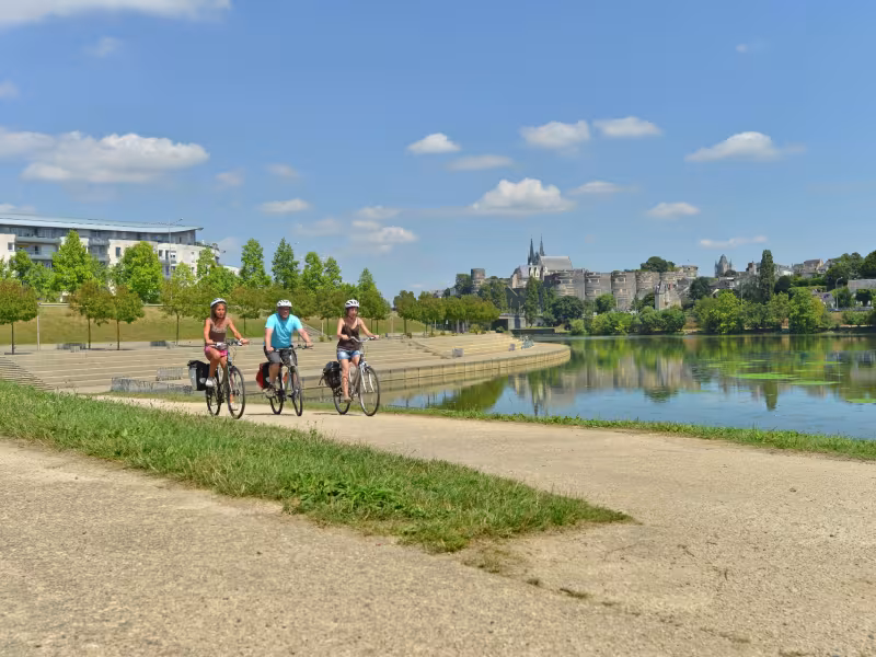 Piste cyclable le long de la Maine à Angers