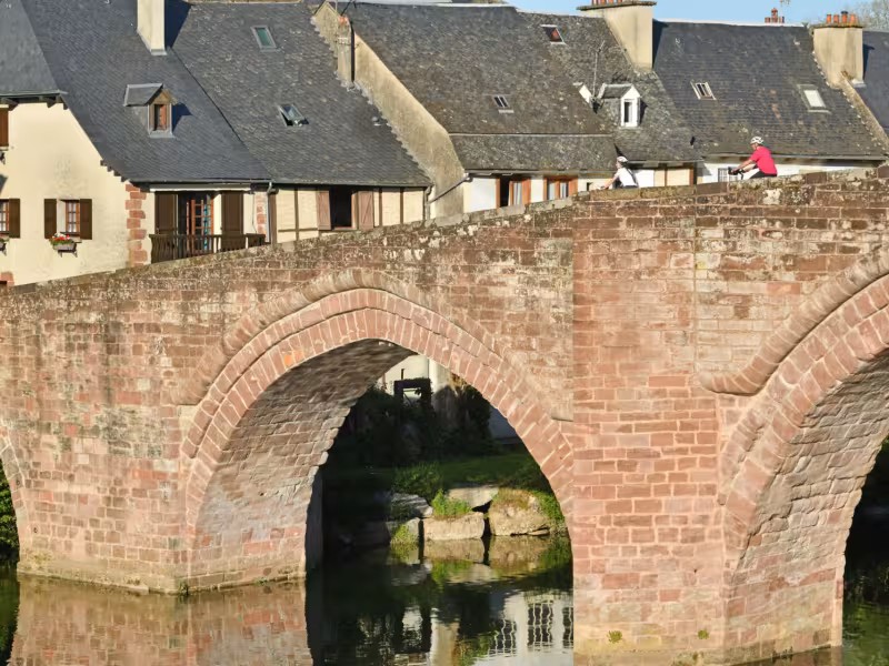 Pont à Espalion sur la Vallée du Lot à vélo 