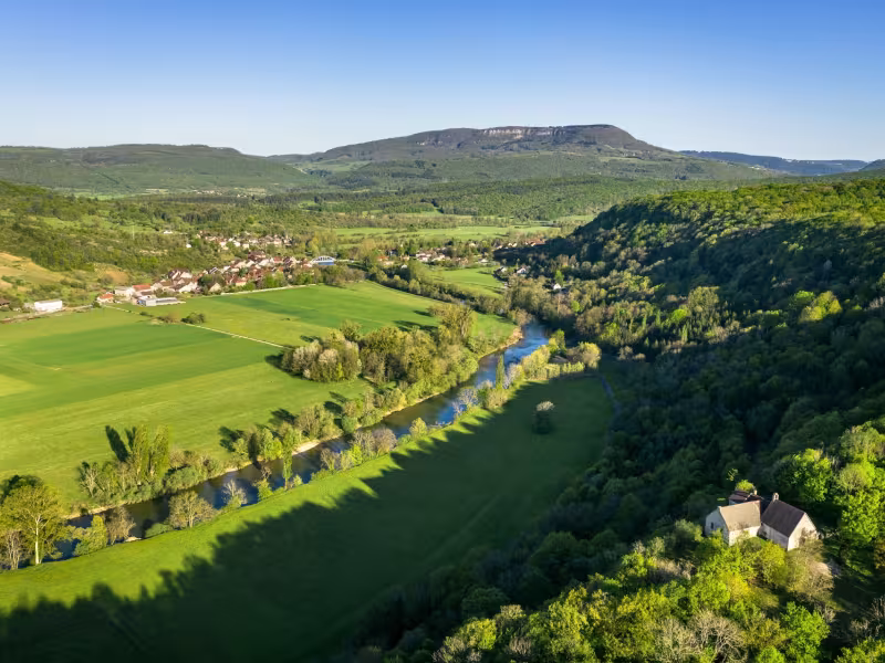 Port Lesney, vue en Drone dans la vallée de la Loue