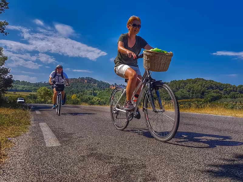 Cyclistes sur les routes de Provence