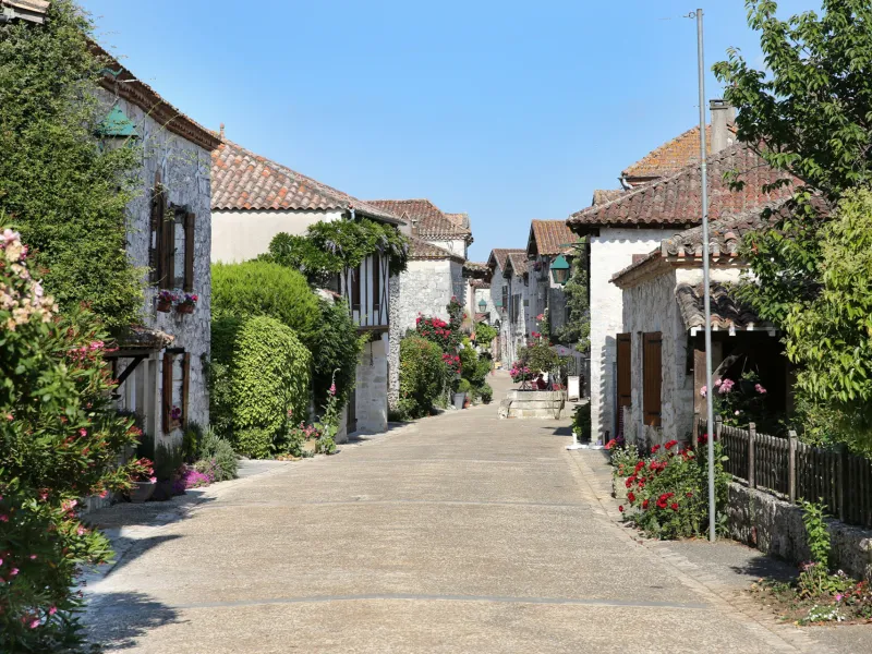 Rue de Pujols - Vallée du Lot à vélo