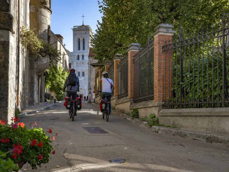 À vélo dans les rues de Vézelay