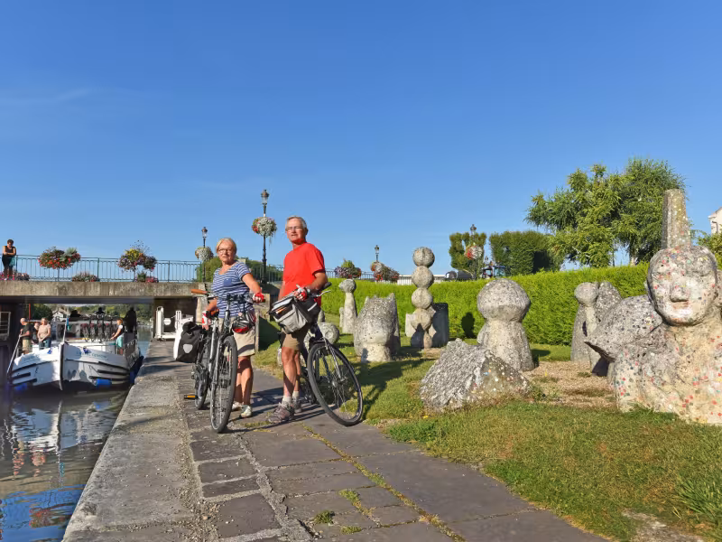 Sculptures en pierre à Briare - La Loire à vélo