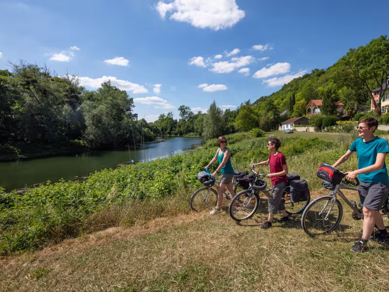 Au bord de la Seine à Vétheuil sur l'itinéraire de la Seine à Vélo