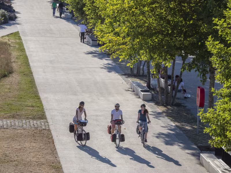 Cyclistes sur les quais de Seine à Rouen