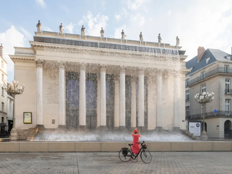 Le théâtre Graslin à Nantes transformée en cascade géante