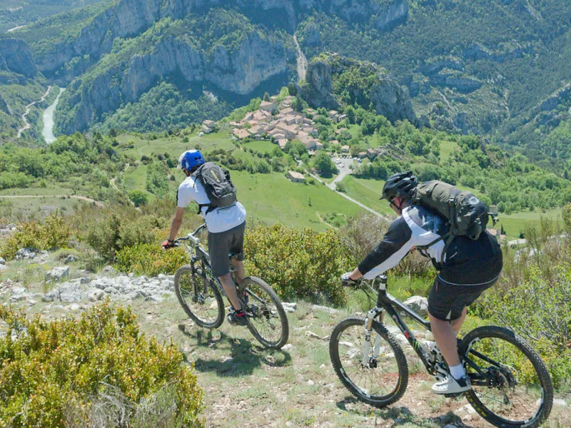 Descente technique sur la TransVerdon VTT