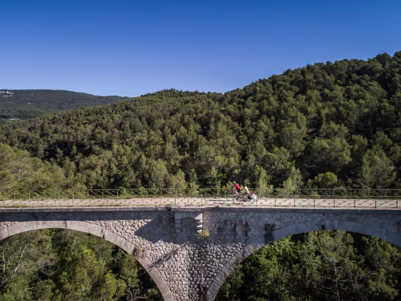 Traversée du Viaduc de Rayol à vélo