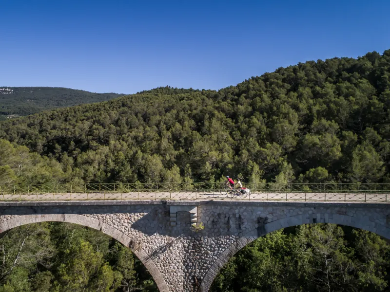 Traversée du Viaduc de Rayol à vélo