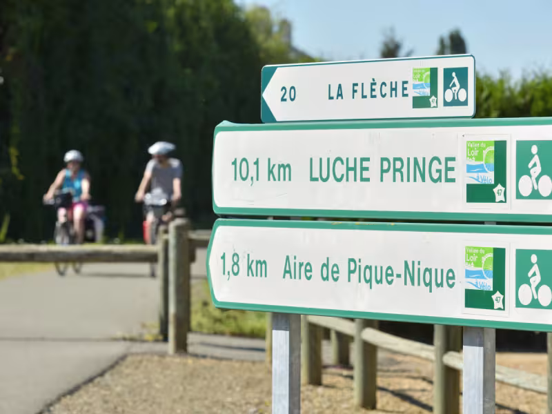 Balisage et panneau vélo dans la Vallée du Loir