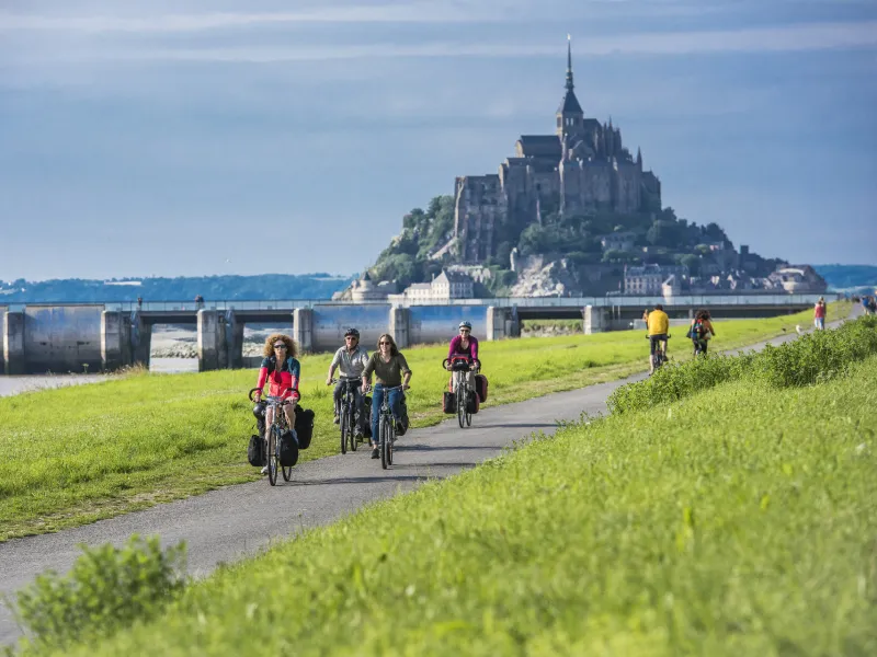 Indrukwekkende aankomst met de fiets bij Mont Saint-Michel