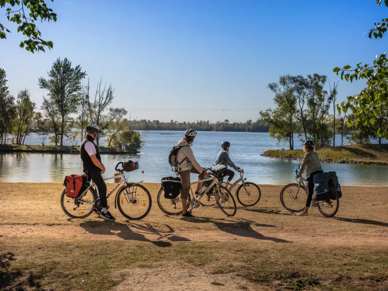 Cyclistes aux étangs de Léry-Poses