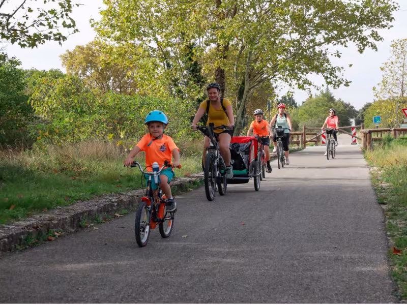 Vélos sur la voie verte Via Venaissia