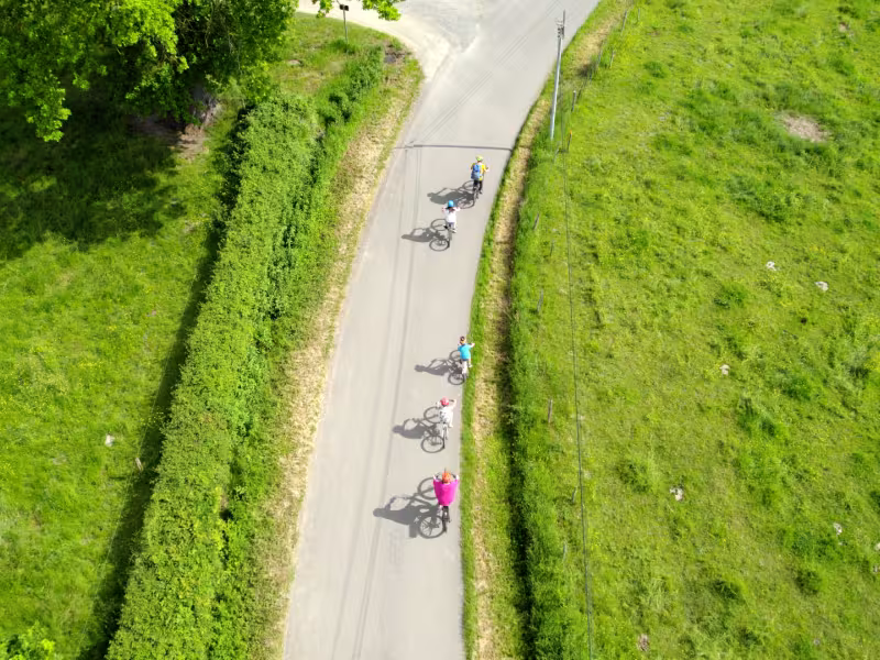 Vélos vus du ciel sur l'EuroVelo 6