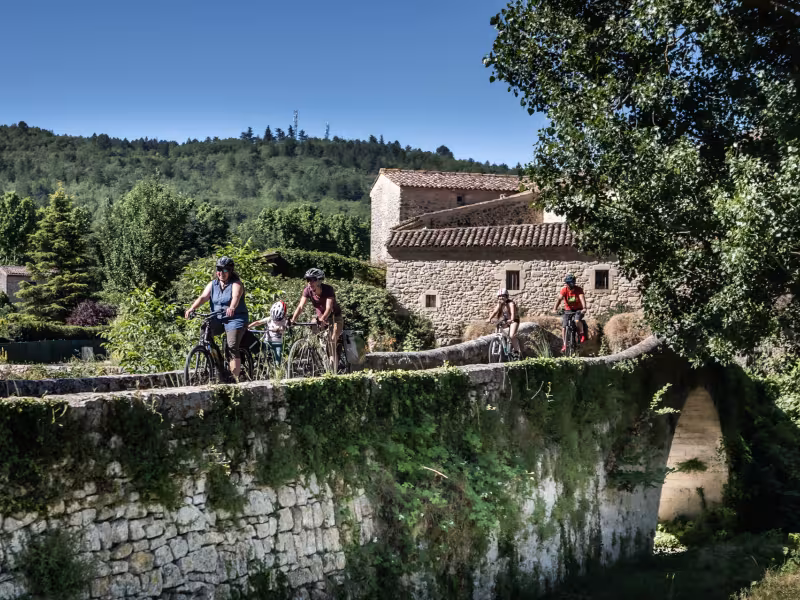 Céreste - La Méditerranée à vélo