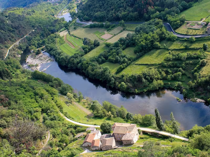 Vue de la Dolce Via depuis le Belvédère sur l'Eyrieux