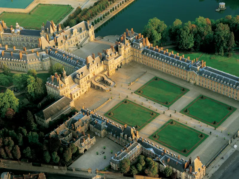 Vue aérienne du château de Fontainebleau