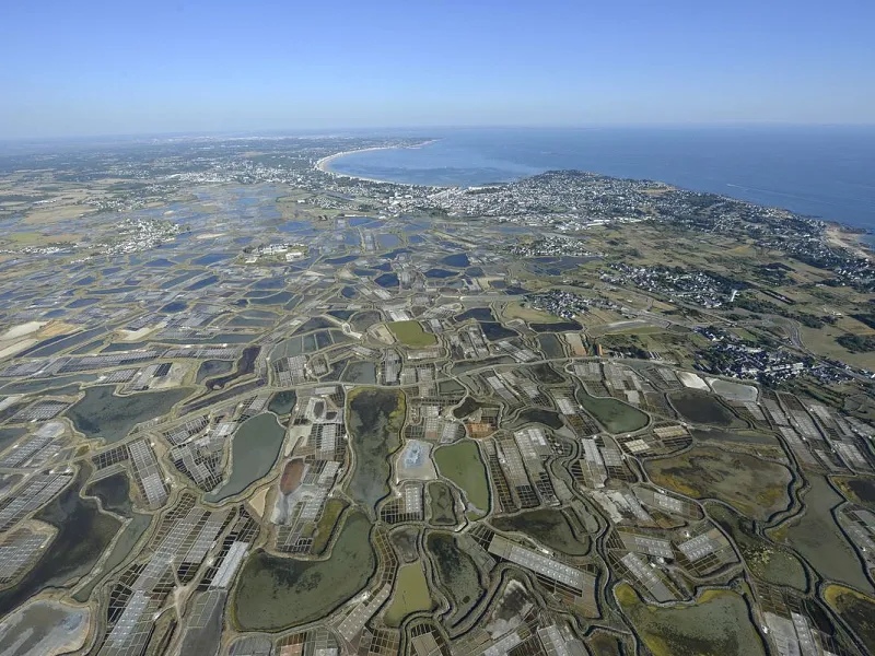 Vue aérienne des marais salants de Guérande